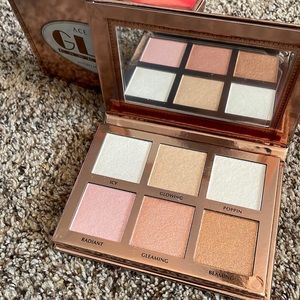 NWT Ace Beautē Glow Essentials Highlighter Palette
